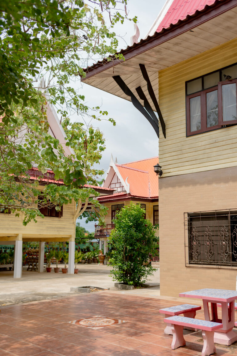 Photo by Nanthawat Maksampan