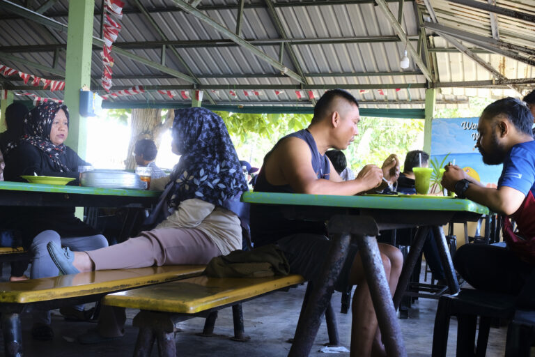 Photo by Johari Sultan