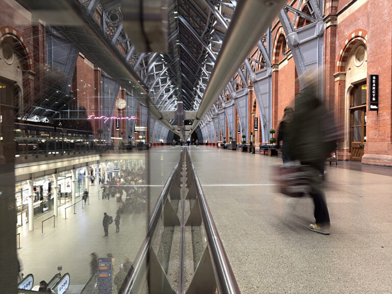 Photo by Franck Toto