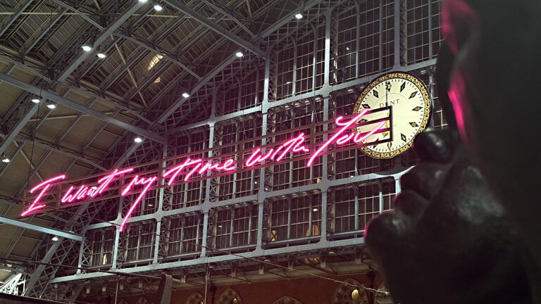 Photo by Franck Toto