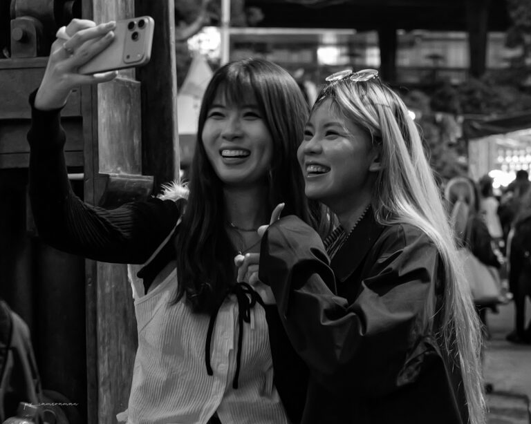 Photo by Peter Varnay