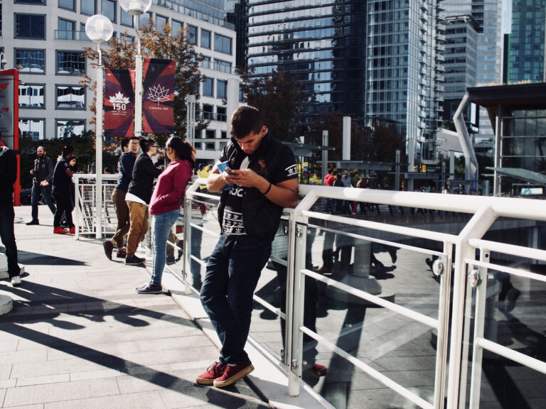 Street photo in Vancouver, Canada by Davie Reid