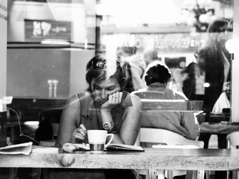 Street photo in Vancouver, Canada by Davie Reid