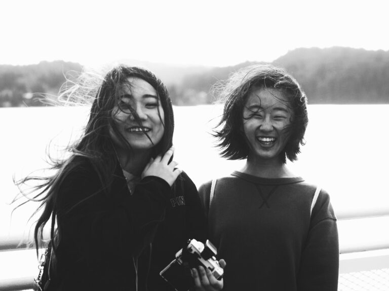 Street photo in Victoria, Canada by Davie Reid