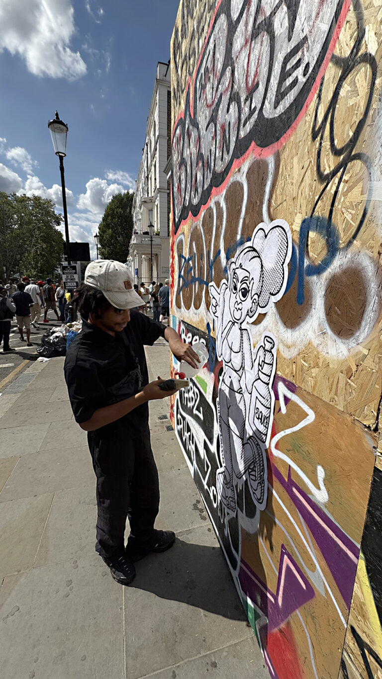 Photo by Franck Toto