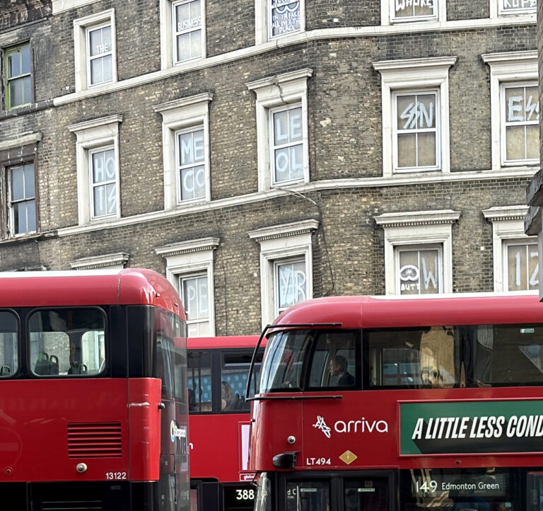 Photo by Franck Toto