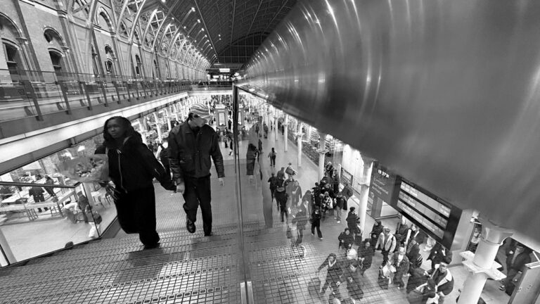 Photo by Franck Toto