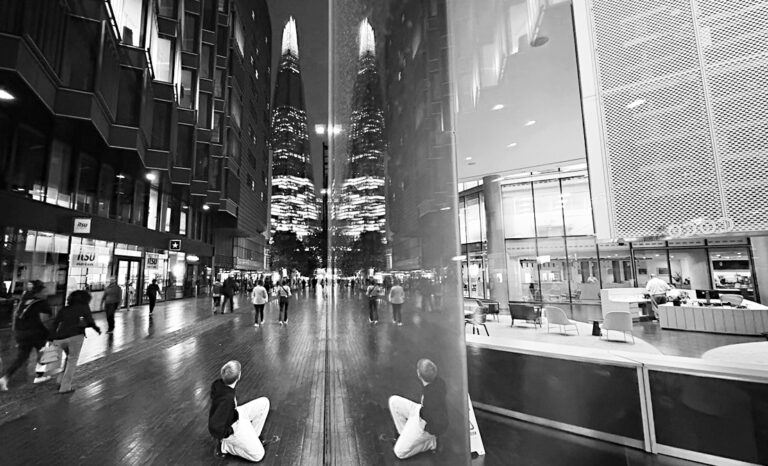 Photo by Franck Toto