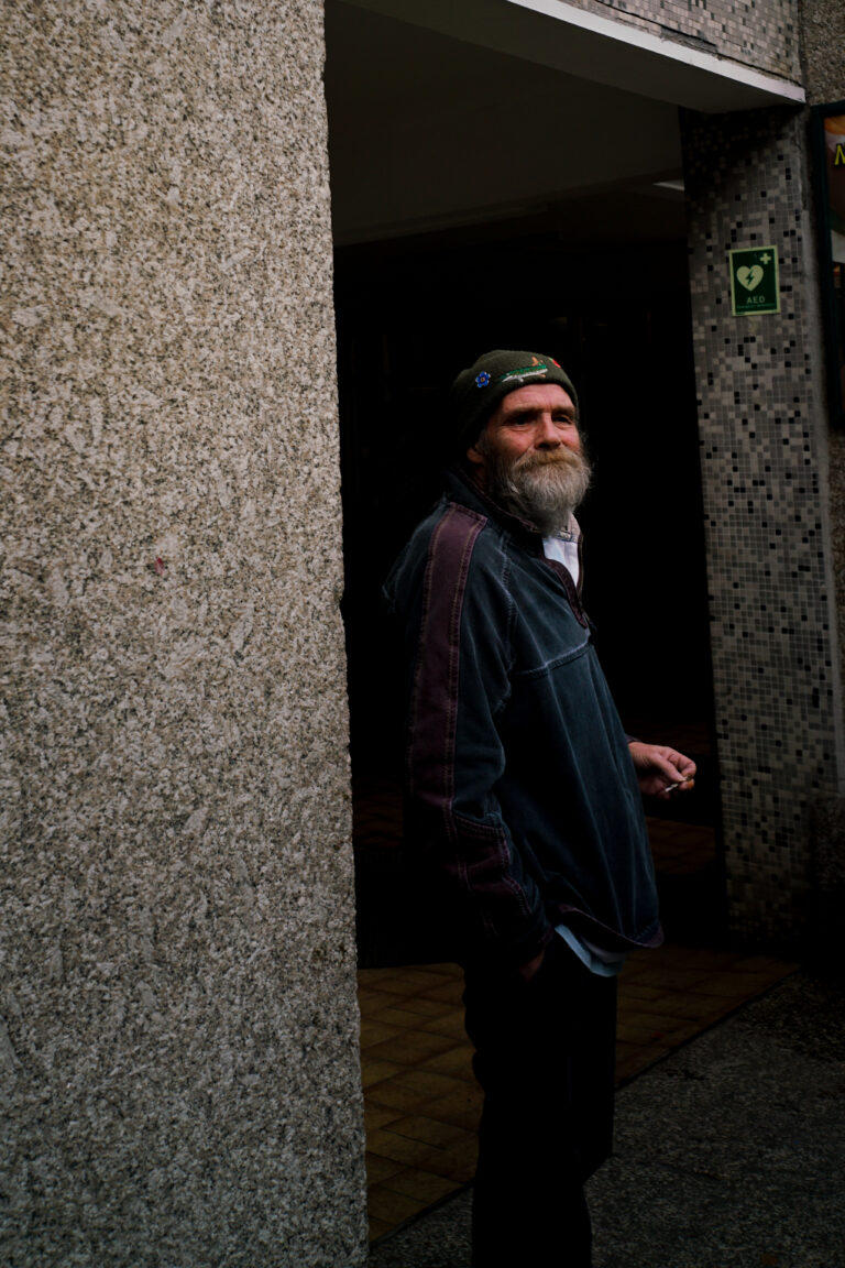 Street photo in Bodmin, United Kingdom by Leon Maillard