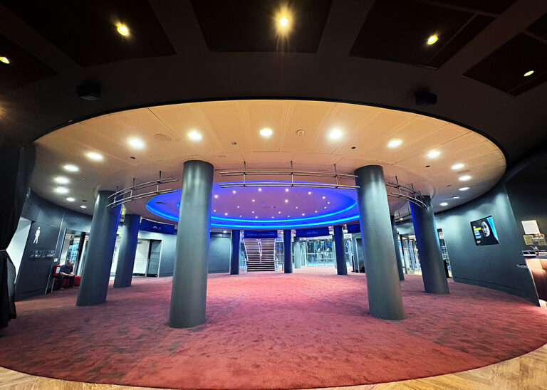 Photo by Franck Toto