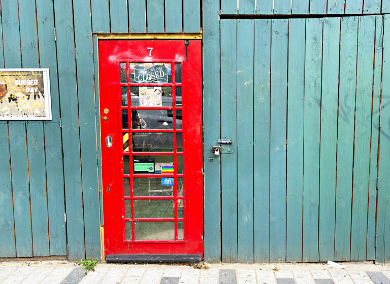 Photo by Franck Toto