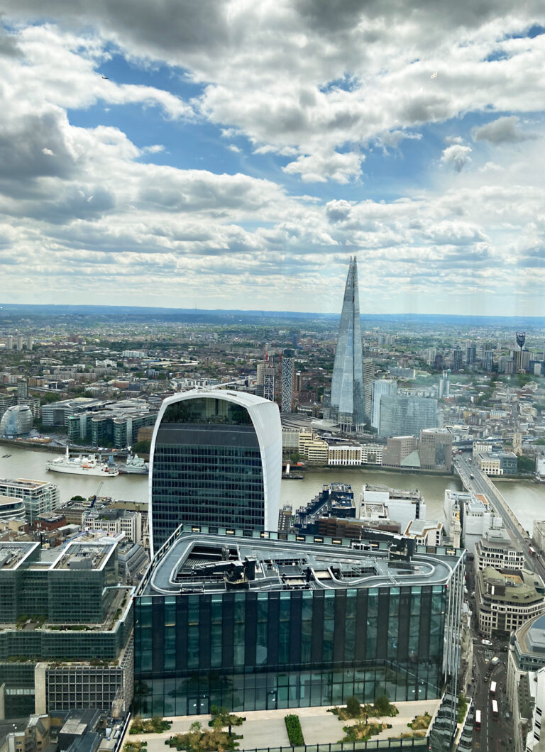 Photo by Franck Toto