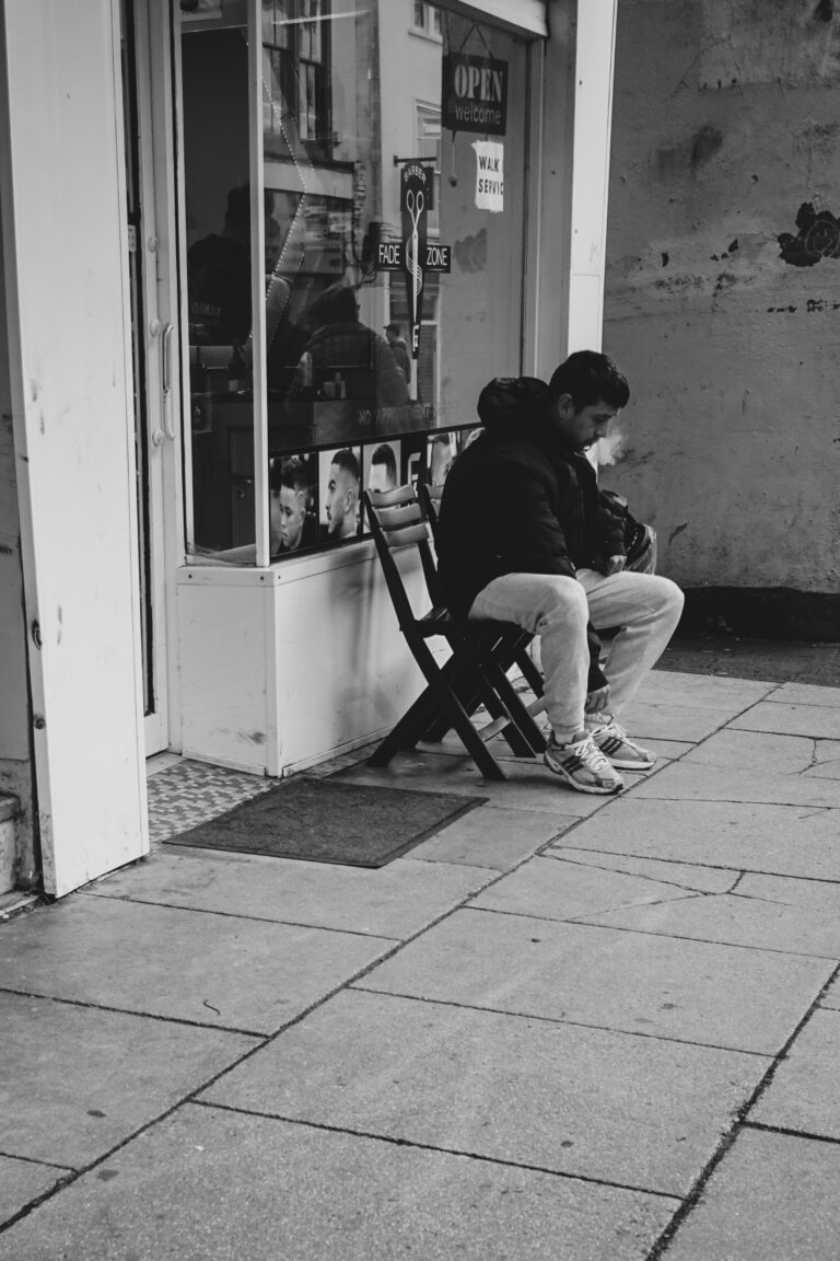 Street photo in Bodmin, United Kingdom by Leon Maillard