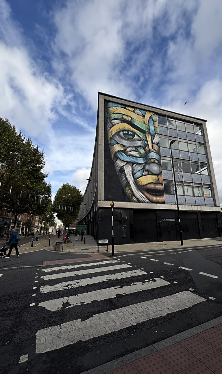 Photo by Franck Toto