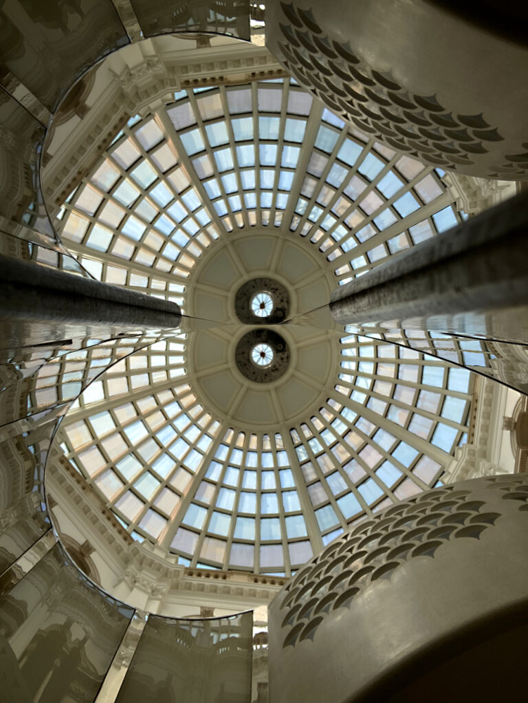 Photo by Franck Toto