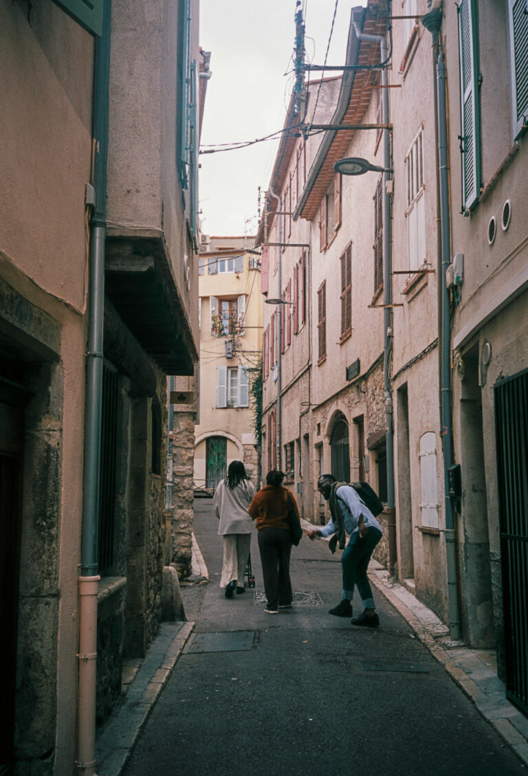 Photo by Steph Kattie