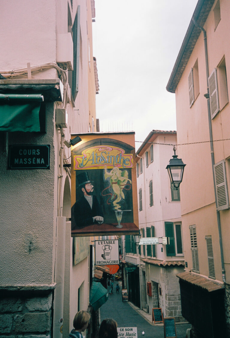 Photo by Steph Kattie