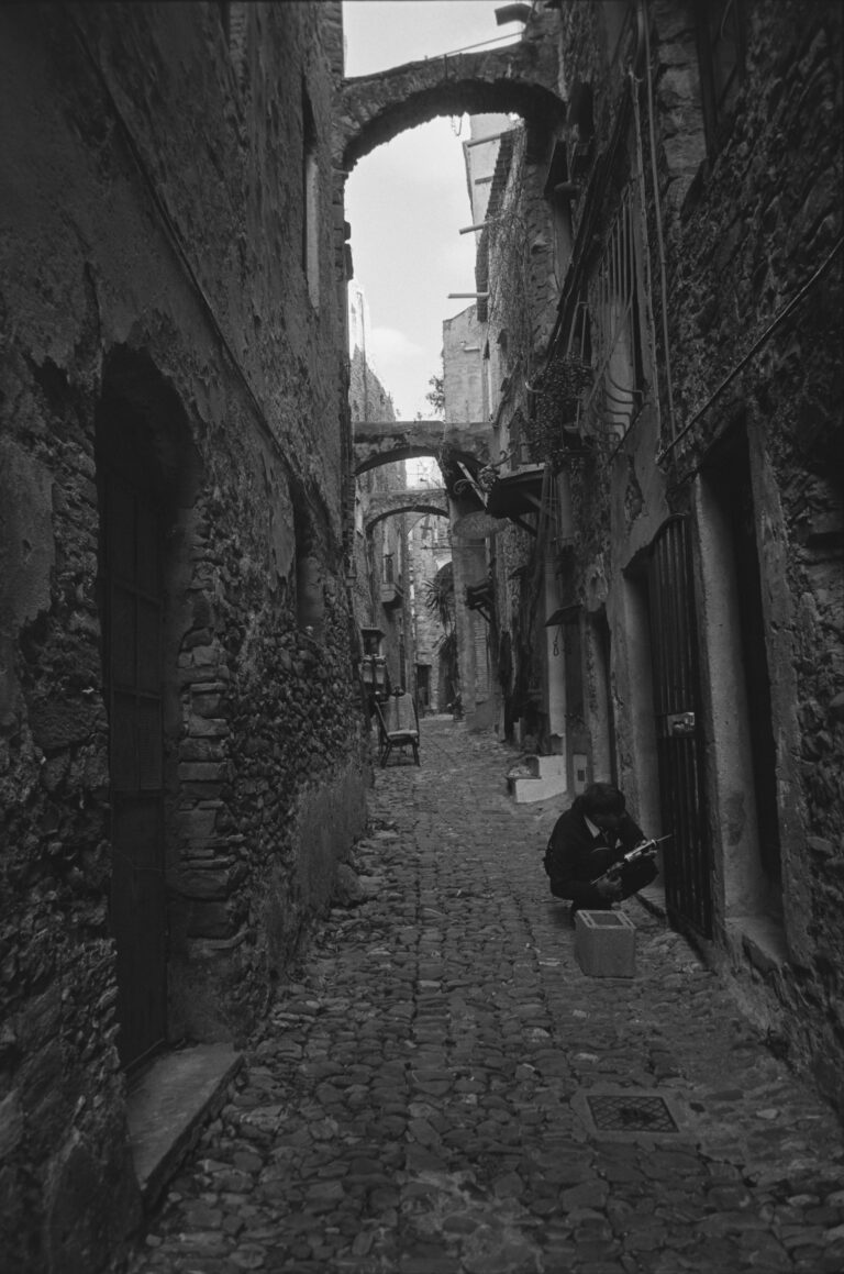 Photo by Valentino Passerini