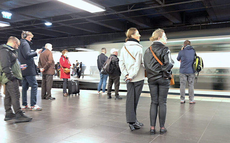 Photo by Franck Toto