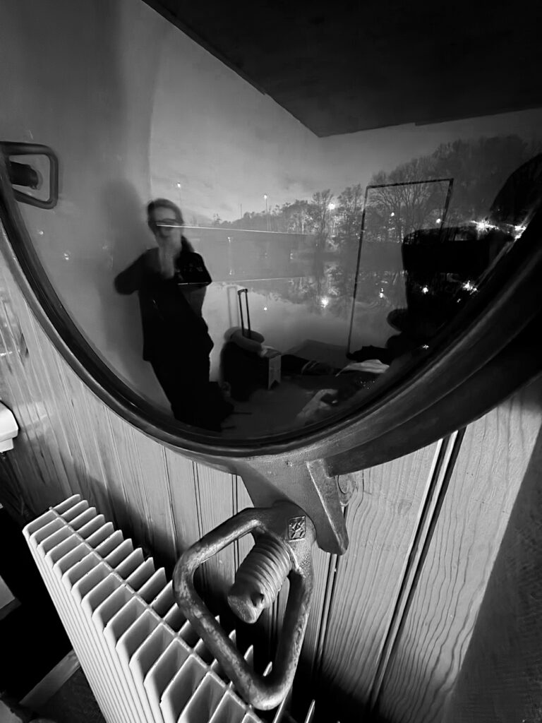 Photo by Franck Toto