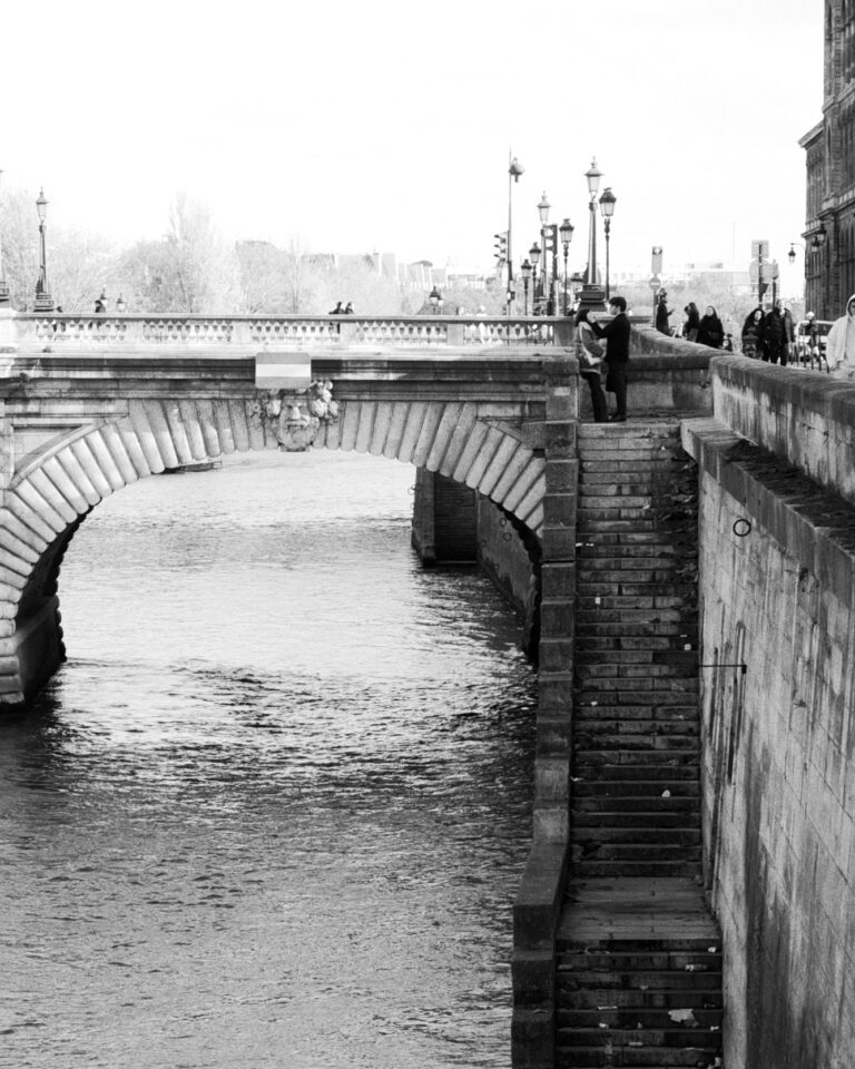 Photo by Louis Koreki