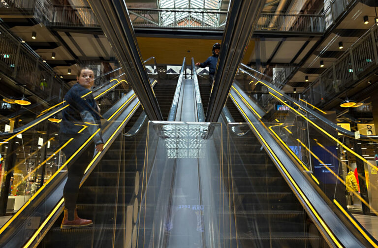 Photo by Franck Toto