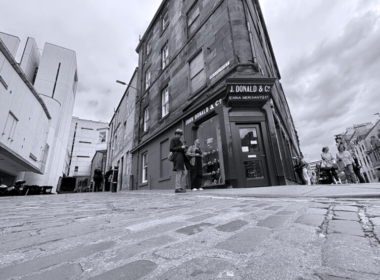 Photo by Franck Toto