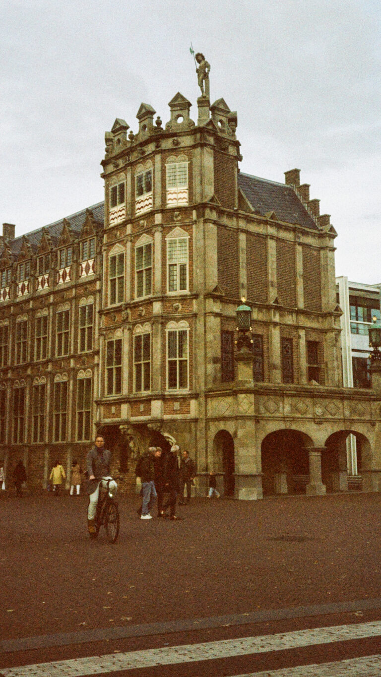 Photo by Steph Kattie