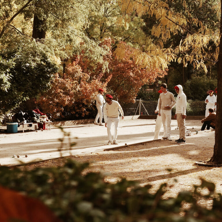 Photo by Louis Koreki