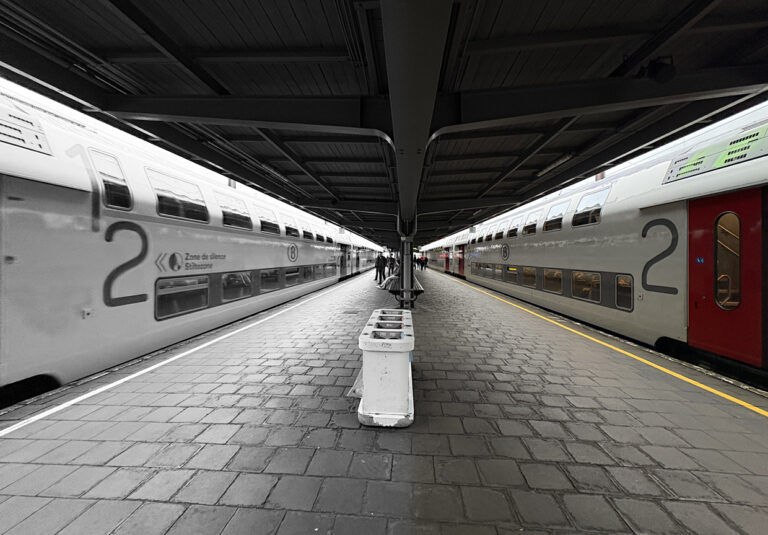 Photo by Franck Toto