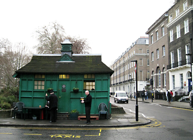 Photo by Franck Toto