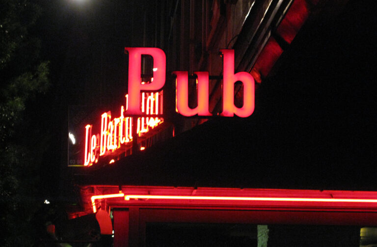 Photo by Franck Toto