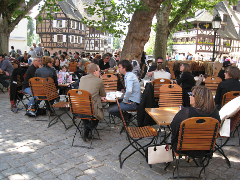 Photo by Franck Toto