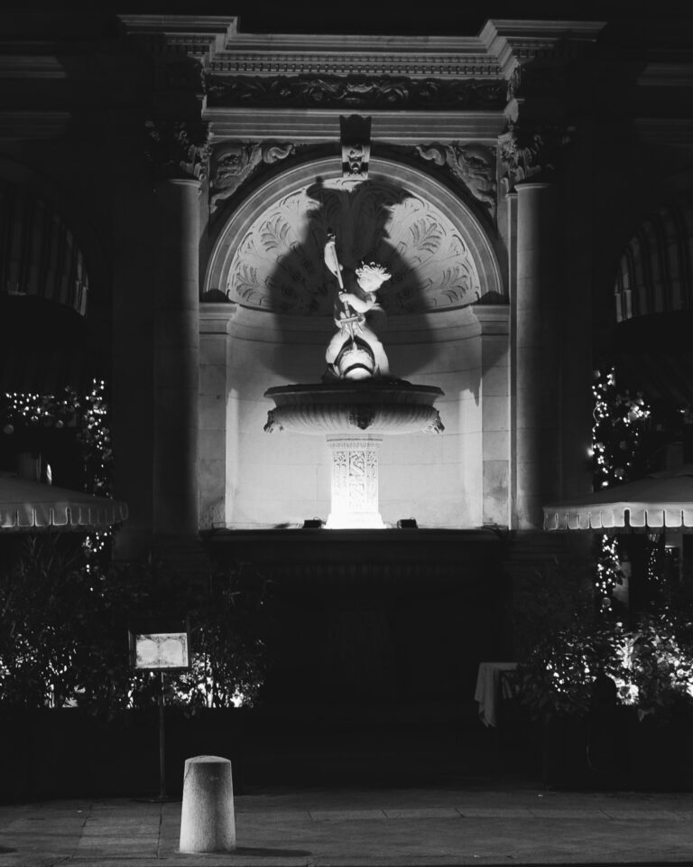 Photo by Louis Koreki