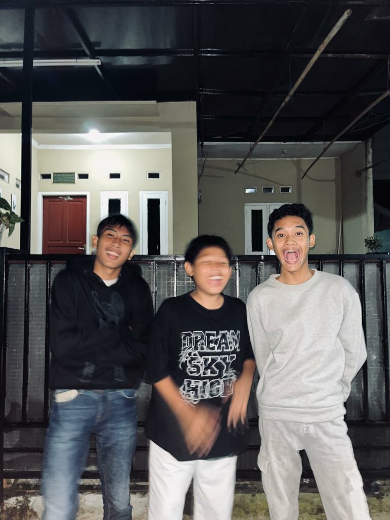 Street photo in Depok, Indonesia by Ituaja Apa Aja