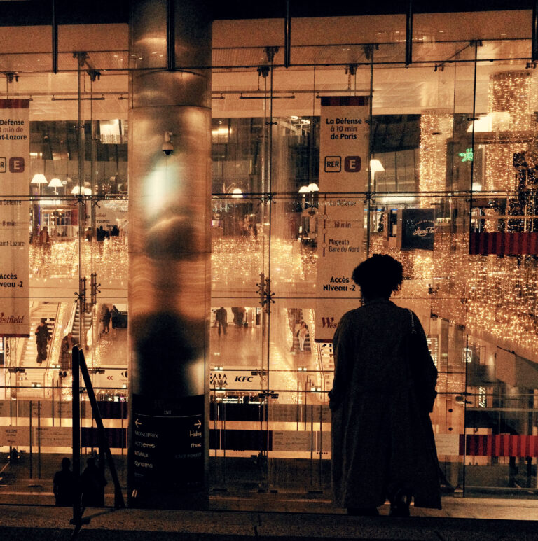 Photo by Louis Koreki