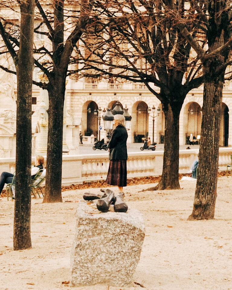 Photo by Louis Koreki