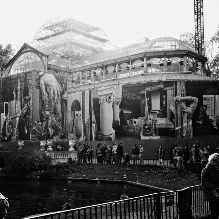 Photo by Louis Koreki