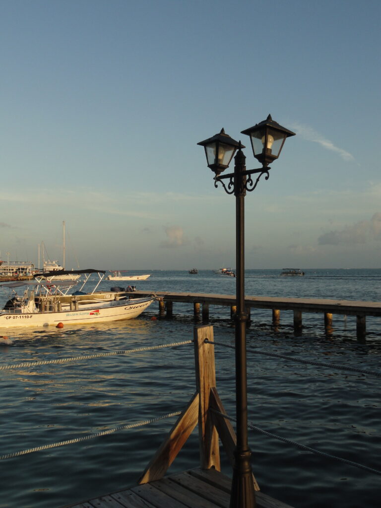 Street photo in San Andrés, Colombia by Ana Muñoz