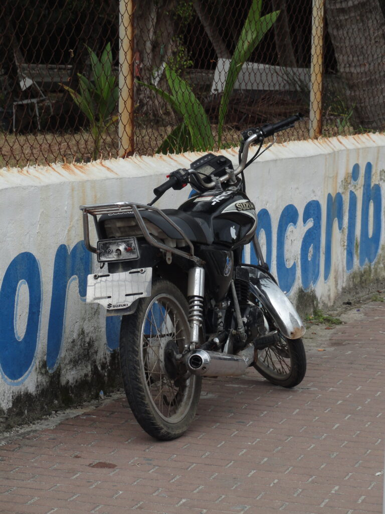 Street photo in San Andrés, Colombia by Ana Muñoz