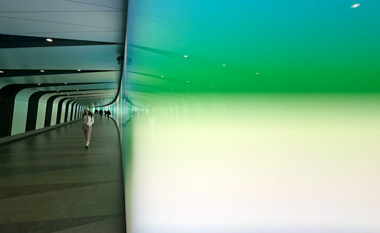 Photo by Franck Toto