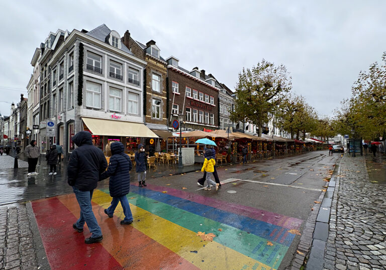 Photo by Franck Toto