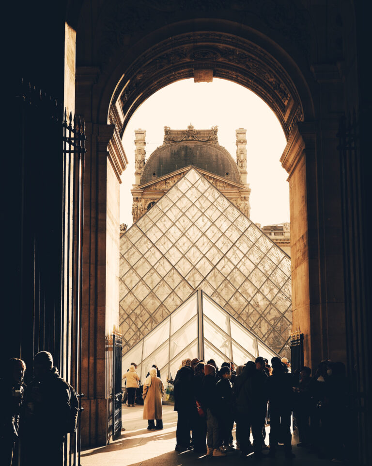 Photo by Louis Koreki