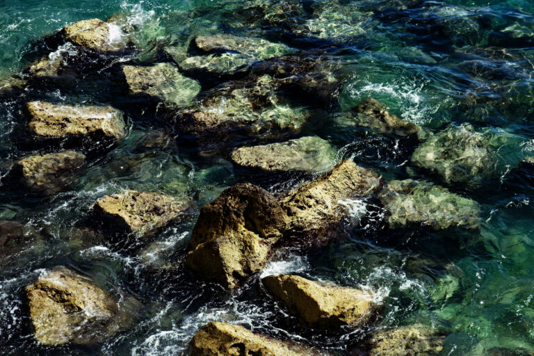 Photo by Raul Cumpat