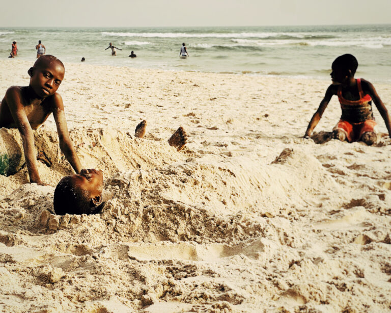 Photo by Louis Koreki