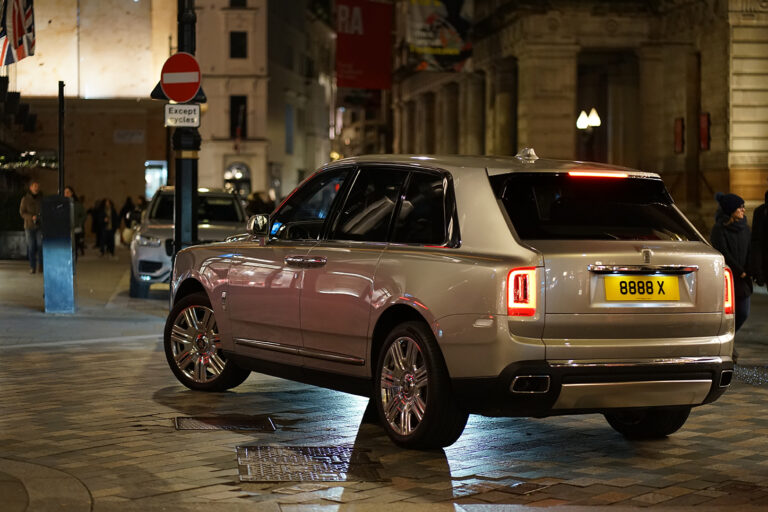 Photo by Franck Toto