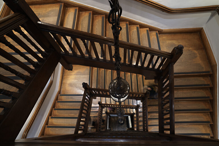 Photo by Franck Toto