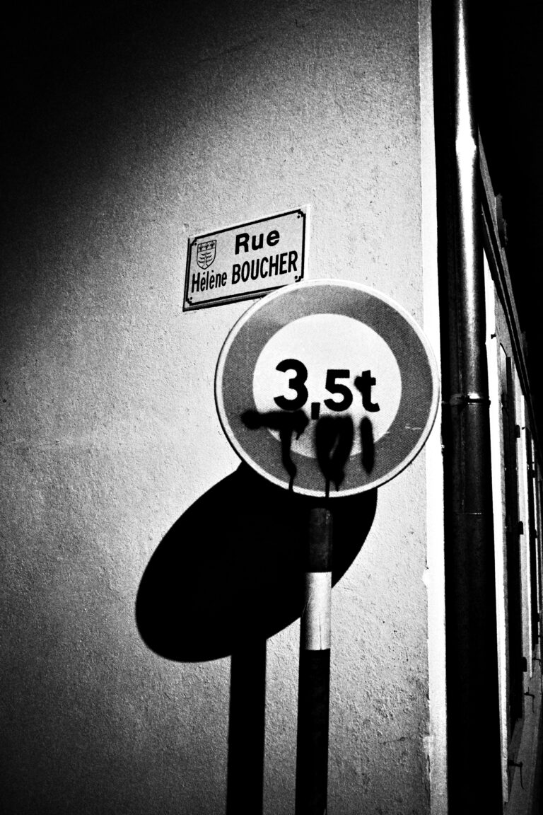 Photo by Simon Malmoux