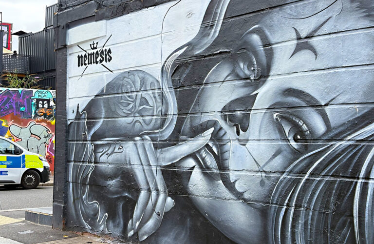 Photo by Franck Toto