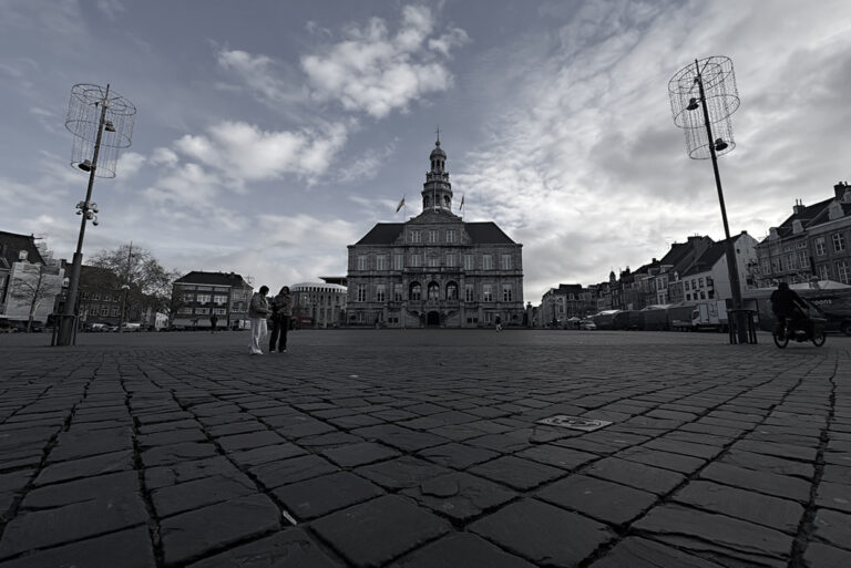 Photo by Franck Toto